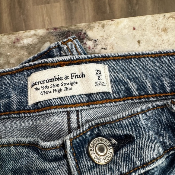 Abercrombie and Fitch Ultra Highrise 90’s Straight - Picture 2 of 4